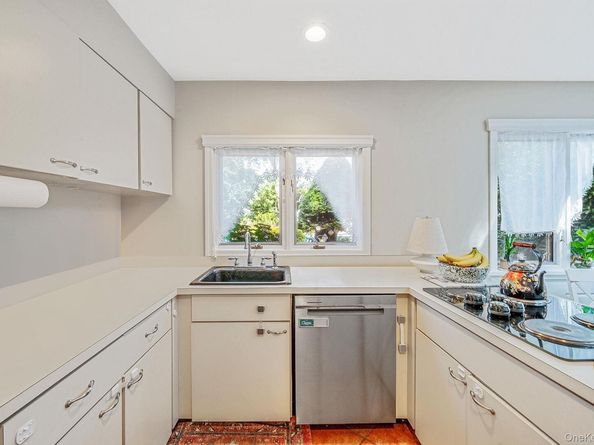 3 Bowen Place, Stony Brook NY 11790