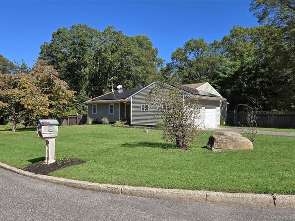 15 Garden Lane, Yaphank NY 11980