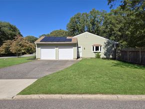 15 Garden Lane, Yaphank NY 11980