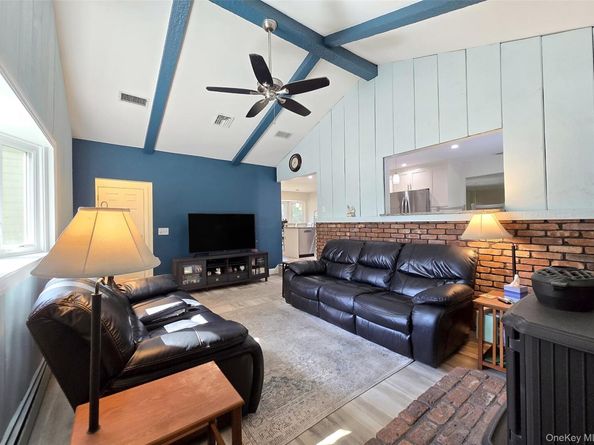 15 Garden Lane, Yaphank NY 11980