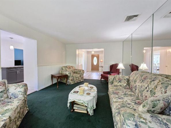15 Garden Lane, Yaphank NY 11980