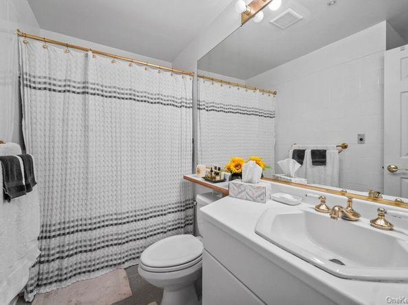 500 Pondside Drive 2H, White Plains NY 10607