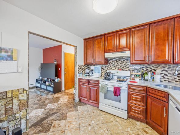 7521 Caldwell Avenue, Middle Village NY 11379