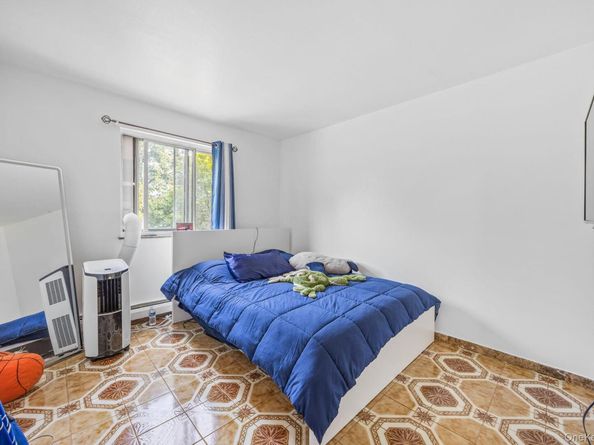 7521 Caldwell Avenue, Middle Village NY 11379