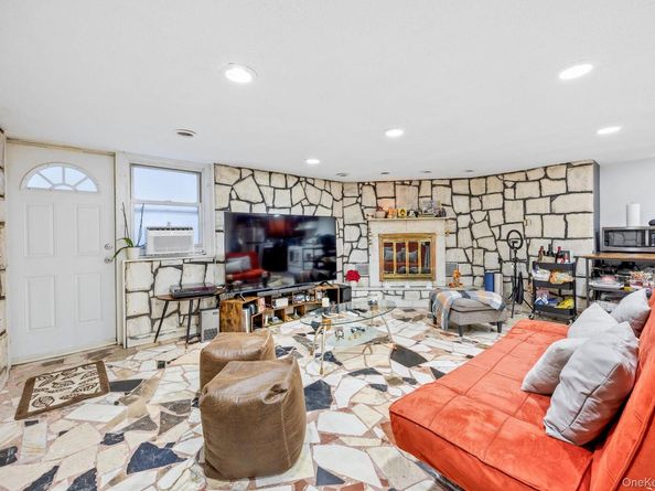 7521 Caldwell Avenue, Middle Village NY 11379