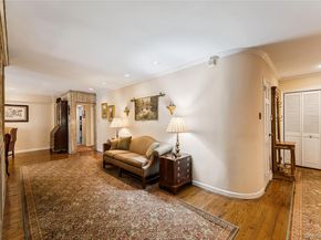 20 Canterbury Road 2F, Great Neck NY 11021