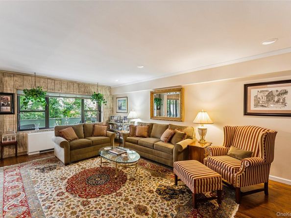 20 Canterbury Road 2F, Great Neck NY 11021