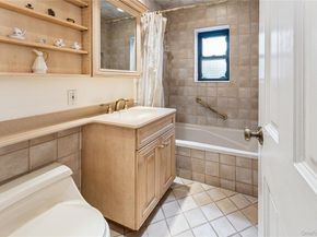 20 Canterbury Road 2F, Great Neck NY 11021