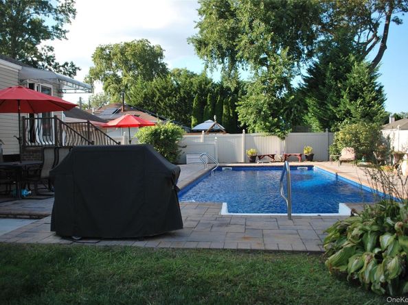 295 W 4th Street, Deer Park NY 11729