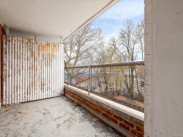 60-11 Broadway 3C, Woodside NY 11377