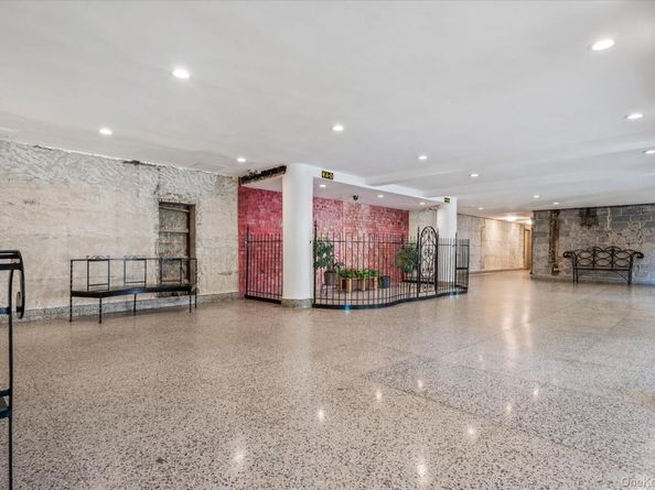 60-11 Broadway 3C, Woodside NY 11377