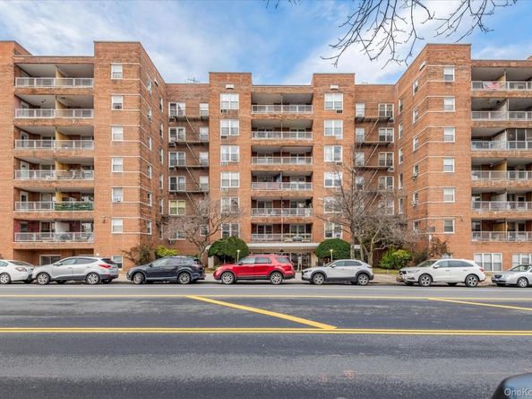 60-11 Broadway 3C, Woodside NY 11377