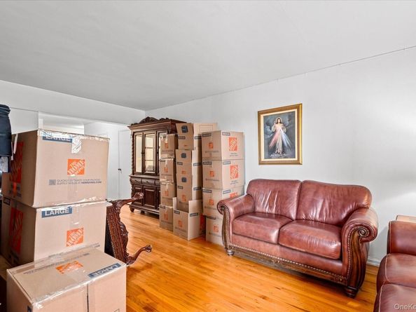 60-11 Broadway 3C, Woodside NY 11377