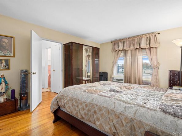 60-11 Broadway 3C, Woodside NY 11377