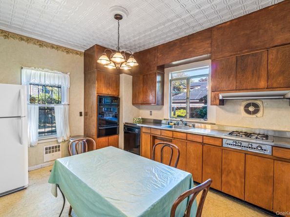 184-51 Hovenden Road, Jamaica Estates NY 11432