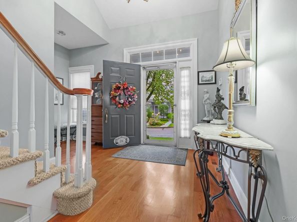 26 Club Court, Pleasantville NY 10570