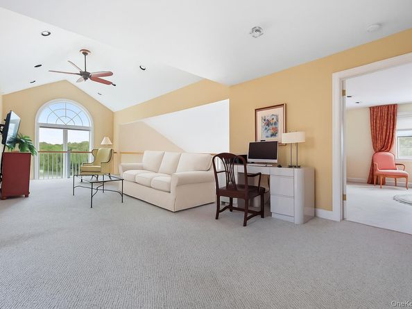 26 Club Court, Pleasantville NY 10570