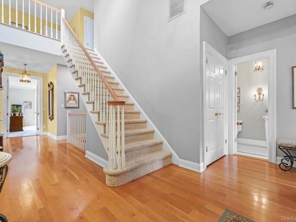 26 Club Court, Pleasantville NY 10570