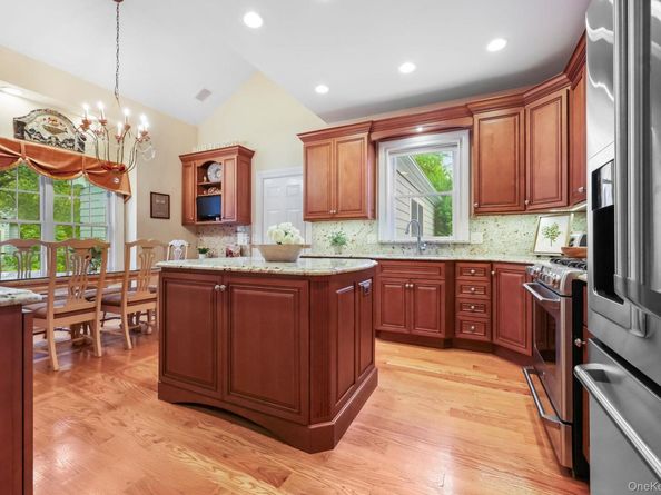 26 Club Court, Pleasantville NY 10570