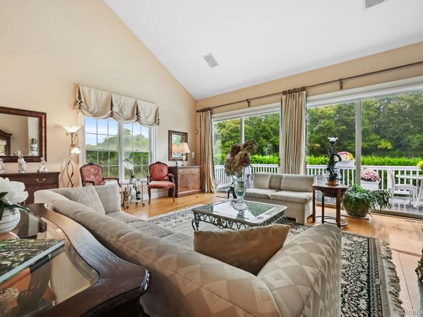 26 Club Court, Pleasantville NY 10570