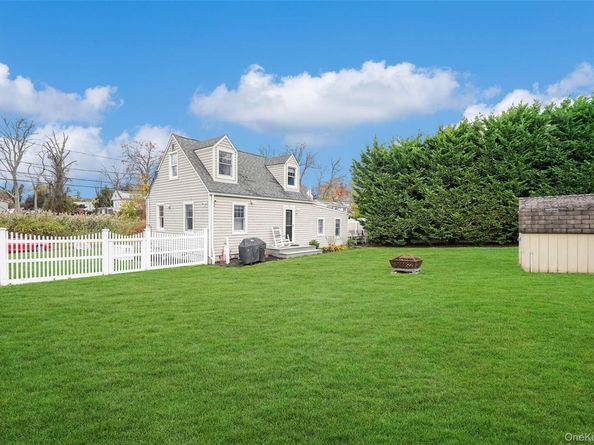20 Tulip Road, Kings Park NY 11754