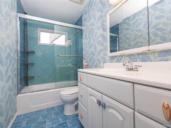 35 Yorkshire Road, Rockville Centre NY 11570