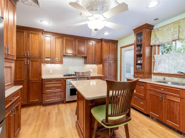 35 Yorkshire Road, Rockville Centre NY 11570