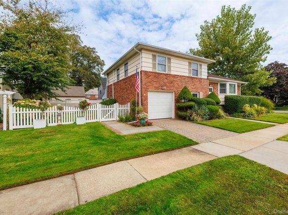 35 Yorkshire Road, Rockville Centre NY 11570
