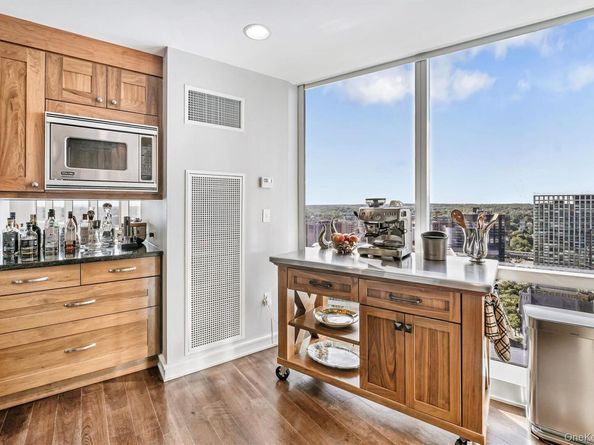 5 Renaissance Square 28E, White Plains NY 10601