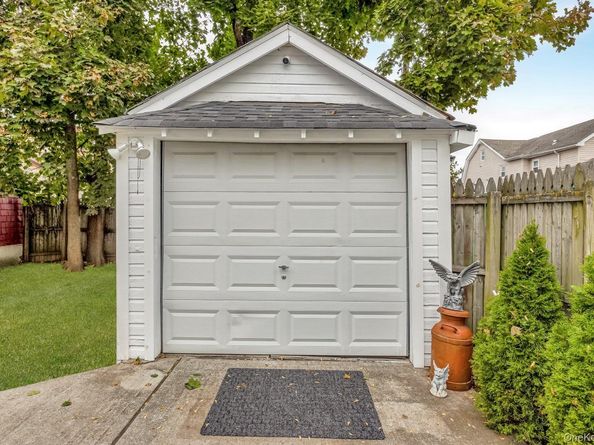 91-15 Vanderveer Street, Queens Village NY 11428