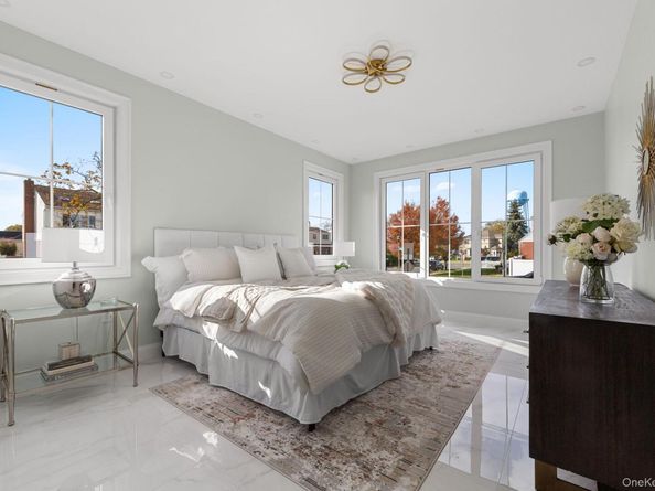 1035 Glen Drive, Franklin Square NY 11010