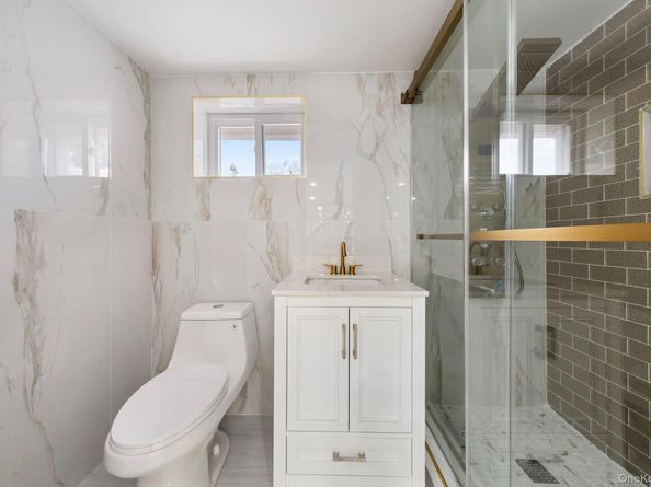 1035 Glen Drive, Franklin Square NY 11010