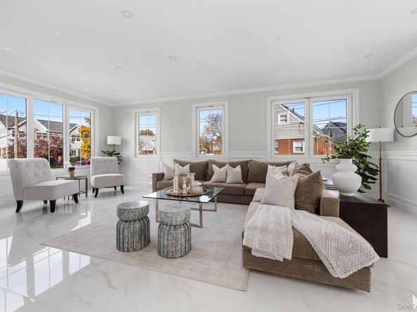 1035 Glen Drive, Franklin Square NY 11010