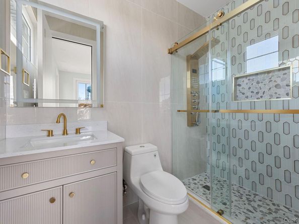 1035 Glen Drive, Franklin Square NY 11010