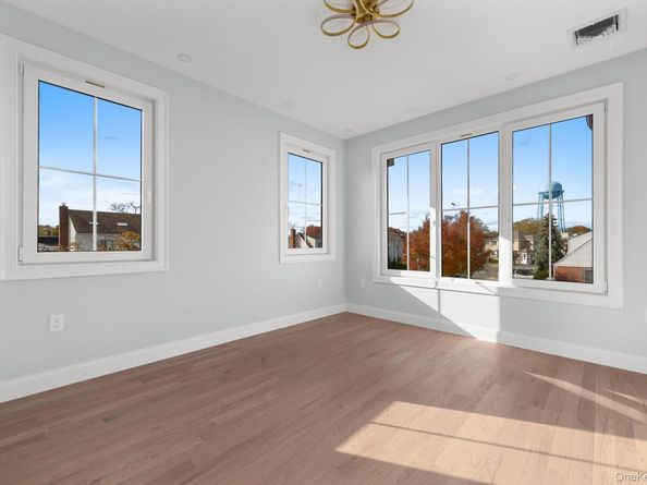 1035 Glen Drive, Franklin Square NY 11010