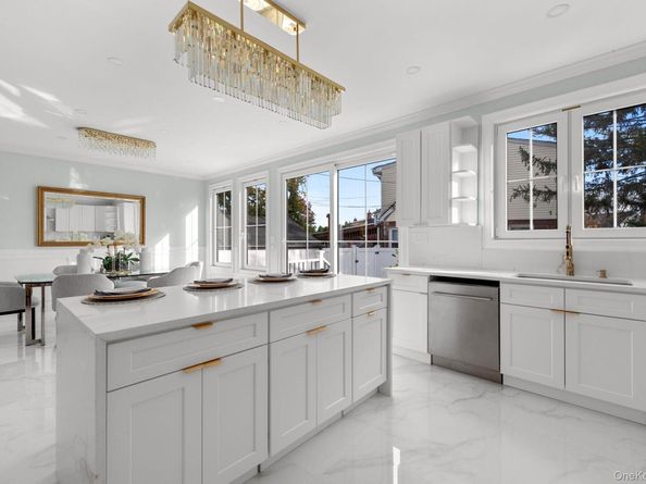 1035 Glen Drive, Franklin Square NY 11010