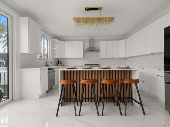 1035 Glen Drive, Franklin Square NY 11010