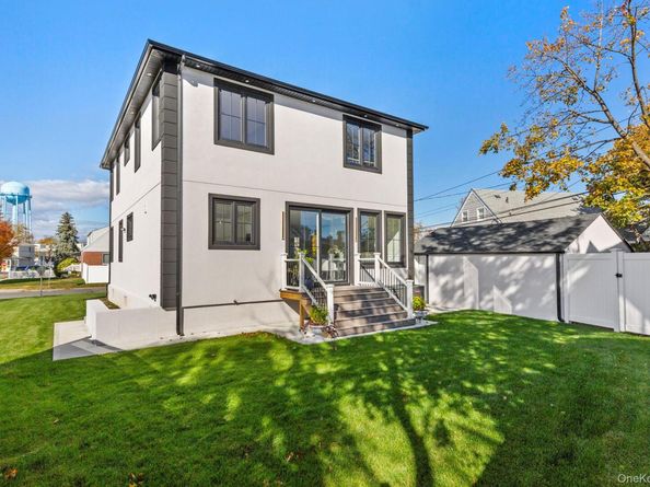 1035 Glen Drive, Franklin Square NY 11010