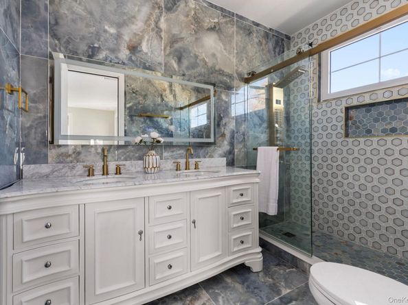 1035 Glen Drive, Franklin Square NY 11010