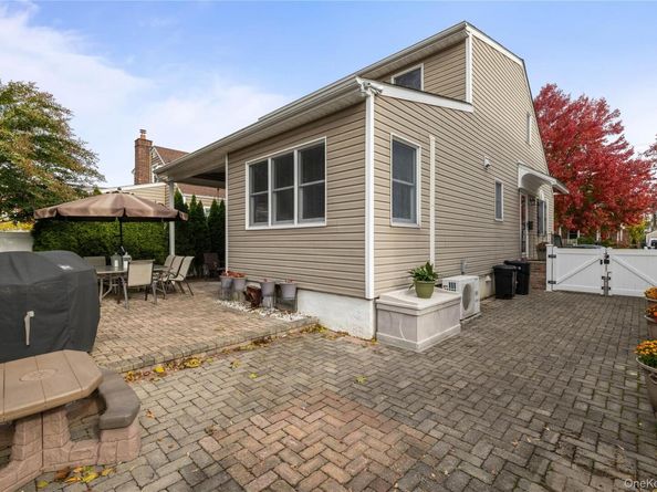 959 N 5th Street, New Hyde Park NY 11040