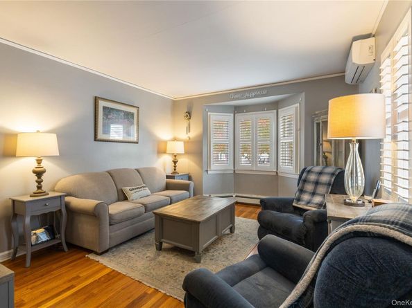 959 N 5th Street, New Hyde Park NY 11040