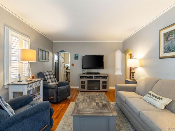 959 N 5th Street, New Hyde Park NY 11040