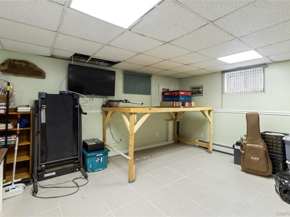 959 N 5th Street, New Hyde Park NY 11040