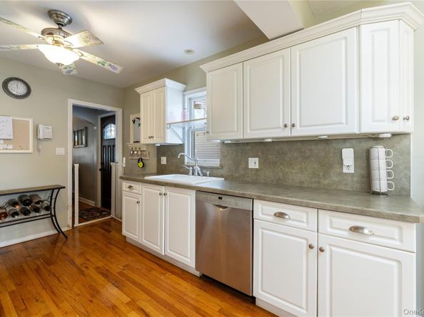 959 N 5th Street, New Hyde Park NY 11040