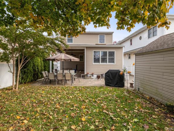 959 N 5th Street, New Hyde Park NY 11040