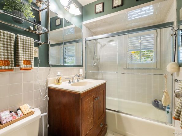 959 N 5th Street, New Hyde Park NY 11040