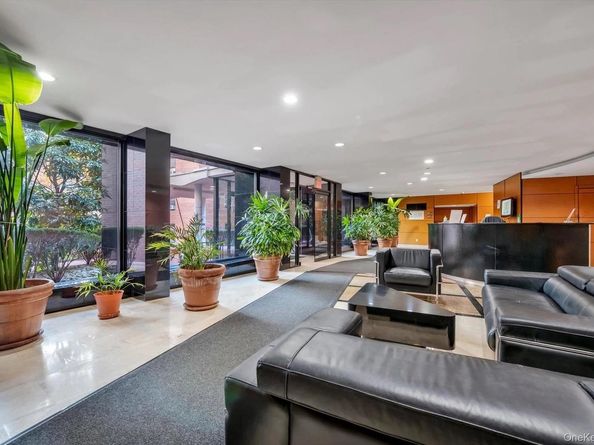 139-15 83 Avenue 409, Briarwood NY 11435