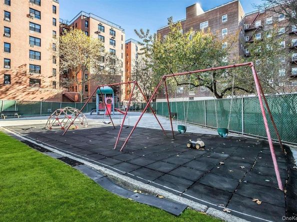 139-15 83 Avenue 409, Briarwood NY 11435