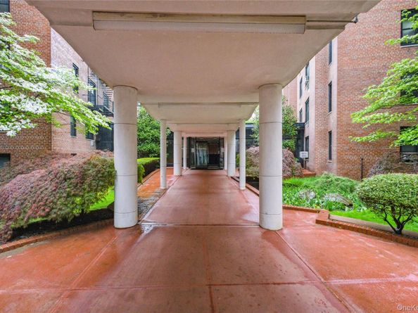 139-15 83 Avenue 409, Briarwood NY 11435