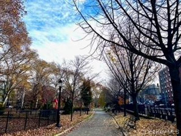 3 Fordham Hill Oval 4h, Bronx NY 10468